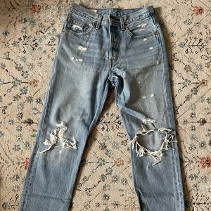 LEVIS Premium Distressed 501s jeans size 25